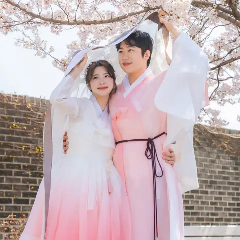 Gigibebe Hanbok (지지배배한복)